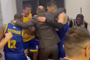Αποθεώθηκε από τους παίκτες του ο Σπανούλης και πανηγύρισε σαν μικρό παιδί!