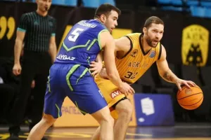 Ψυχωμένη ΑΕΚ, λύγισε την Τόφας και πήρε αβαντάζ πρόκρισης!