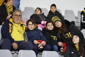 (Φωτορεπορτάζ) Ο κόσμος στο ΑΕΛ - Απόλλων