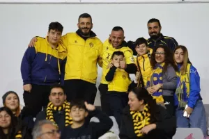 (Φωτορεπορτάζ) Ο κόσμος στο ΑΕΛ - Απόλλων