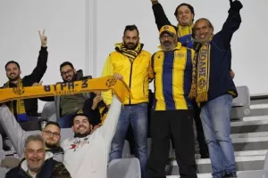 (Φωτορεπορτάζ) Ο κόσμος στο ΑΕΛ - Απόλλων
