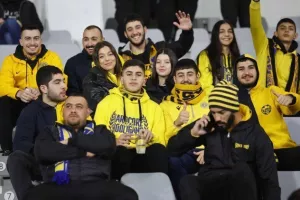 (Φωτορεπορτάζ) Ο κόσμος στο ΑΕΛ - Απόλλων