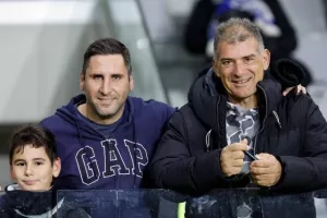 (Φωτορεπορτάζ) Ο κόσμος στο Απόλλων  - Νέα Σαλαμίνα