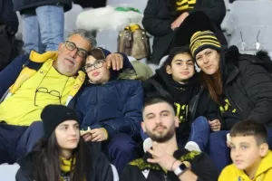 (Φωτορεπορτάζ) Ο κόσμος στο ΑΕΛ - Απόλλων