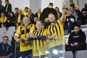 (Φωτορεπορτάζ) Ο κόσμος στο ΑΕΛ - Απόλλων