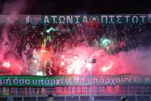 Με... πυρσούς και πυροτεχνήματα στο πρώτο του 2023 (φώτος/βίντεο)