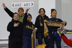 (Φωτορεπορτάζ) Ο κόσμος στο ΑΕΛ - Απόλλων