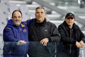 (Φωτορεπορτάζ) Ο κόσμος στο Απόλλων  - Νέα Σαλαμίνα