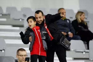 (Φωτορεπορτάζ) Ο κόσμος στο Απόλλων  - Νέα Σαλαμίνα
