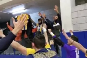 "Για τ' αδέλφια όλα" στο Λευκόθεο αφιερωμένο στον κ. Πετρή! (βίντεο)