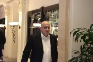 Τα... έσπασε ο Κούμας!