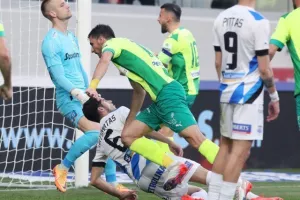 Απόλλων - ΑΕΚ: Τεράστια νίκη με 10 παίκτες, ο Ουάρντα στο 97' "κλείδωσε" την εξάδα! (φώτος)
