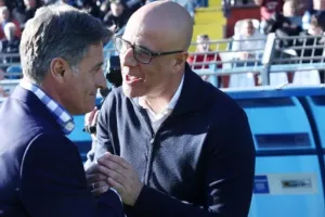 Στην Ολλανδία έδειξε κατανόηση στον θρήνο για τον Ατσού, στην Ελλάδα έδειξε κίτρινη στον Κανός