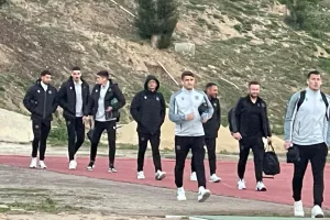 (Φώτος) Στο στάδιο η ΑΕΛ 