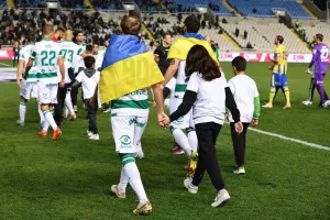 (Φώτο) Με σημαίες της Ουκρανίας Μπεσεντίν και Μπεζούς 