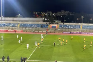 Σκόραρε ο Παλάσιος, άκυρο για οφσάιντ 
