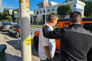 (Φώτος/Βίντεο) Υποδοχή με μπαλόνια στον γιορτάρη Πούνιν 
