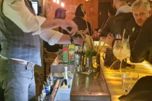 ΑΕΚτζίδικο πάρτι στο The Cuba Libre! (φώτος kerkida)