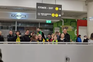Υποδοχή ΑΕΚτζήδων στο αεροδρόμιο, "ΑΕΚ Σκάλα ενωμένη" από τα μεγάφωνα! (βίντεο)