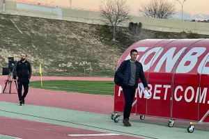 (Φώτος) Στο στάδιο η ΑΕΛ 