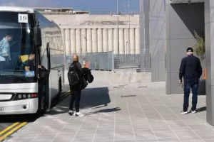 Βίντεο/Φωτορεπορτάζ από την άφιξη της ΑΕΛ