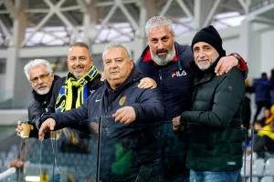 Με την παρέα του ο... Σουηδός