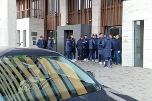 (ΦΩΤΟΣ Kerkida) Αναχώρησε για το γήπεδο η Ντνίπρο 
