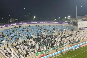 Αντίδραση από Ομονοιάτες, αρκετοί έφυγαν μετά το 2-0 και πήγαν έξω από τη Δυτική