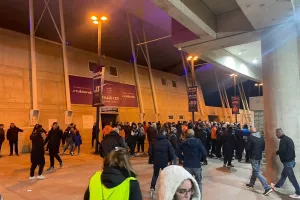ΑΠΟΕΛίστες: Έξαλλοι με διαιτησία και Κούμα! (Φώτος έξω από Δυτική)