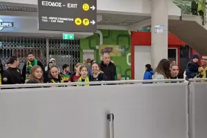 Υποδοχή ΑΕΚτζήδων στο αεροδρόμιο, "ΑΕΚ Σκάλα ενωμένη" από τα μεγάφωνα! (βίντεο)