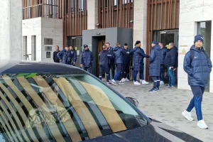 (ΦΩΤΟΣ Kerkida) Αναχώρησε για το γήπεδο η Ντνίπρο 