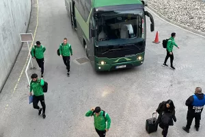 Η σπάνια - ταυτόχρονη - άφιξη Ομόνοιας και ΑΠΟΕΛ! (φώτος)
