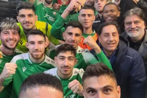Νίκη και σταθερά κορυφή
