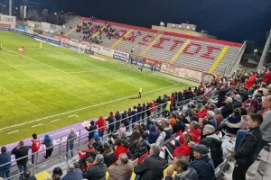 Ο κόσμος στο Νέα Σαλαμίνα-Ολυμπιακός (φωτορεπορτάζ)