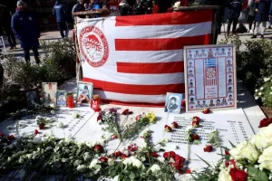 Τίμησε τη μνήμη των θυμάτων της Θύρας 7 ο Ολυμπιακός