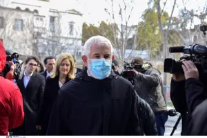 Αθώος για βιασμό ο Πέτρος Φιλιππίδης και ένοχος για τις δύο απόπειρες