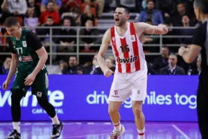 Στον τελικό ο Ολυμπιακός, πήρε το "αιώνιο"!