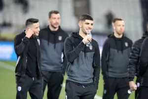 Κατά λάθος… γιούχα στους παίκτες του ΠΑΟΚ: Τους μπέρδεψαν με αυτούς της ΑΕΚ!