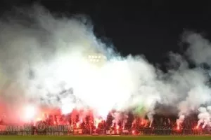Ενδεκάλεπτο βίντεο από την ηχηρή παρουσία της Θύρας 9