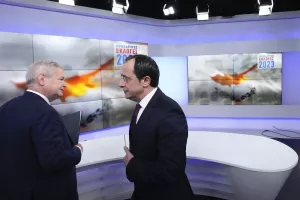 Πόλεμος επιτελείων για Συναγερμικούς ψήφους 