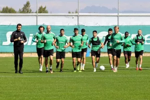 Με 23 στο "αιώνιο" η Ομόνοια για το τρίποντο