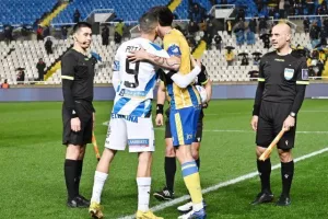 ΑΠΟΕΛ - Απόλλων: Χρυσό... γαλαζοκίτρινο τρίποντο με ανατροπή! (φώτος)