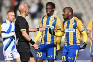 ΑΠΟΕΛ - Απόλλων: Χρυσό... γαλαζοκίτρινο τρίποντο με ανατροπή! (φώτος)
