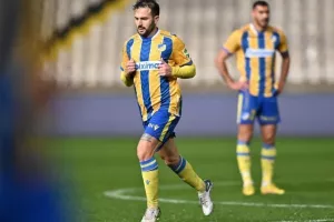 ΑΠΟΕΛ - Απόλλων: Χρυσό... γαλαζοκίτρινο τρίποντο με ανατροπή! (φώτος)