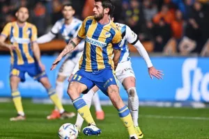 ΑΠΟΕΛ - Απόλλων: Χρυσό... γαλαζοκίτρινο τρίποντο με ανατροπή! (φώτος)