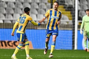 ΑΠΟΕΛ - Απόλλων: Χρυσό... γαλαζοκίτρινο τρίποντο με ανατροπή! (φώτος)