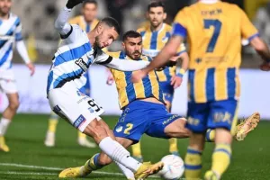 ΑΠΟΕΛ - Απόλλων: Χρυσό... γαλαζοκίτρινο τρίποντο με ανατροπή! (φώτος)