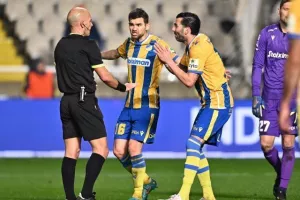 ΑΠΟΕΛ - Απόλλων: Χρυσό... γαλαζοκίτρινο τρίποντο με ανατροπή! (φώτος)