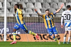 ΑΠΟΕΛ - Απόλλων: Χρυσό... γαλαζοκίτρινο τρίποντο με ανατροπή! (φώτος)
