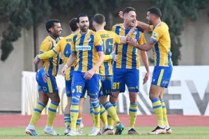 ΕΝΠ - ΑΠΟΕΛ: Αγχώθηκε αλλά... πέρασε με Μπεν και Μακέντα! (φώτος)